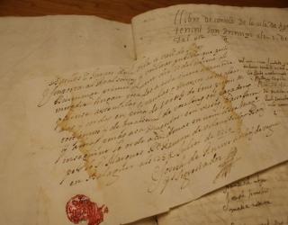 Secuestro de abastecimientos en Àger, por orden de Ramon de Vilana-Perles. Vilana, fue encarcelado por el lugarteniente Velasco y liberado en 1705 tras la conquista de Barcelona. Fue nombrado secretario de estado del emperador Carlos. El orden se encuentra dentro del "Llibre dels Consells de la vila d’Àger, entre 1700 y 1715".