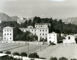 Otra perspectiva de la Facultad de Filosofía en Roquetes [Foto proporcionada por la biblioteca del Observatorio del Ebro].