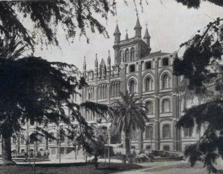1915, ambas facultades, la de teología y la de filosofía, se trasladan a Sarriá, convirtiéndose en el Colegio Máximo de San Ignacio.
